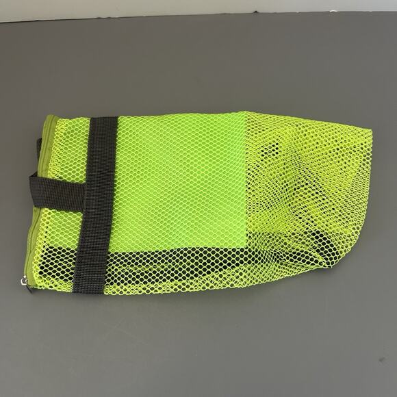 Silicone Beach and Sand Toys Collapsible Beach Bucket and Toys For Kids w/Bag - Picture 6 of 8